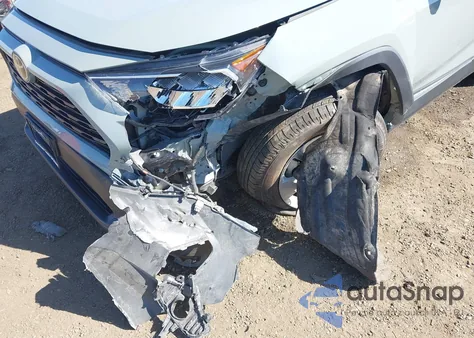 2021 Toyota Rav4 Xle z USA, uszkodzony, nr VIN 2T3P1RFV4MW224120